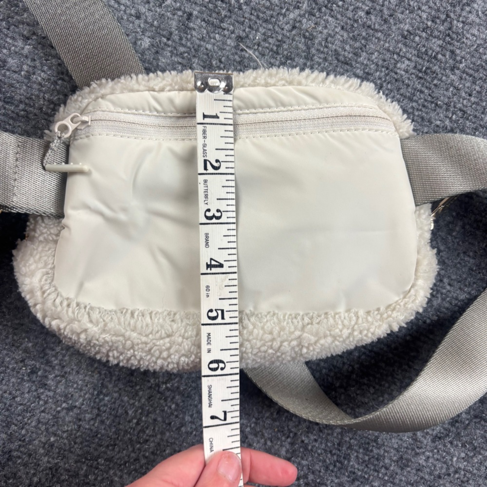 LULULEMON Light Ivory Fleece Sherpa Everywhere Belt Bag One Size - Picture 12 of 12